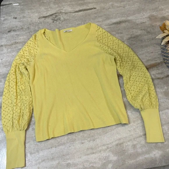 Sioni Women's V-Neck Sweater in Yellow - Picture 5 of 6